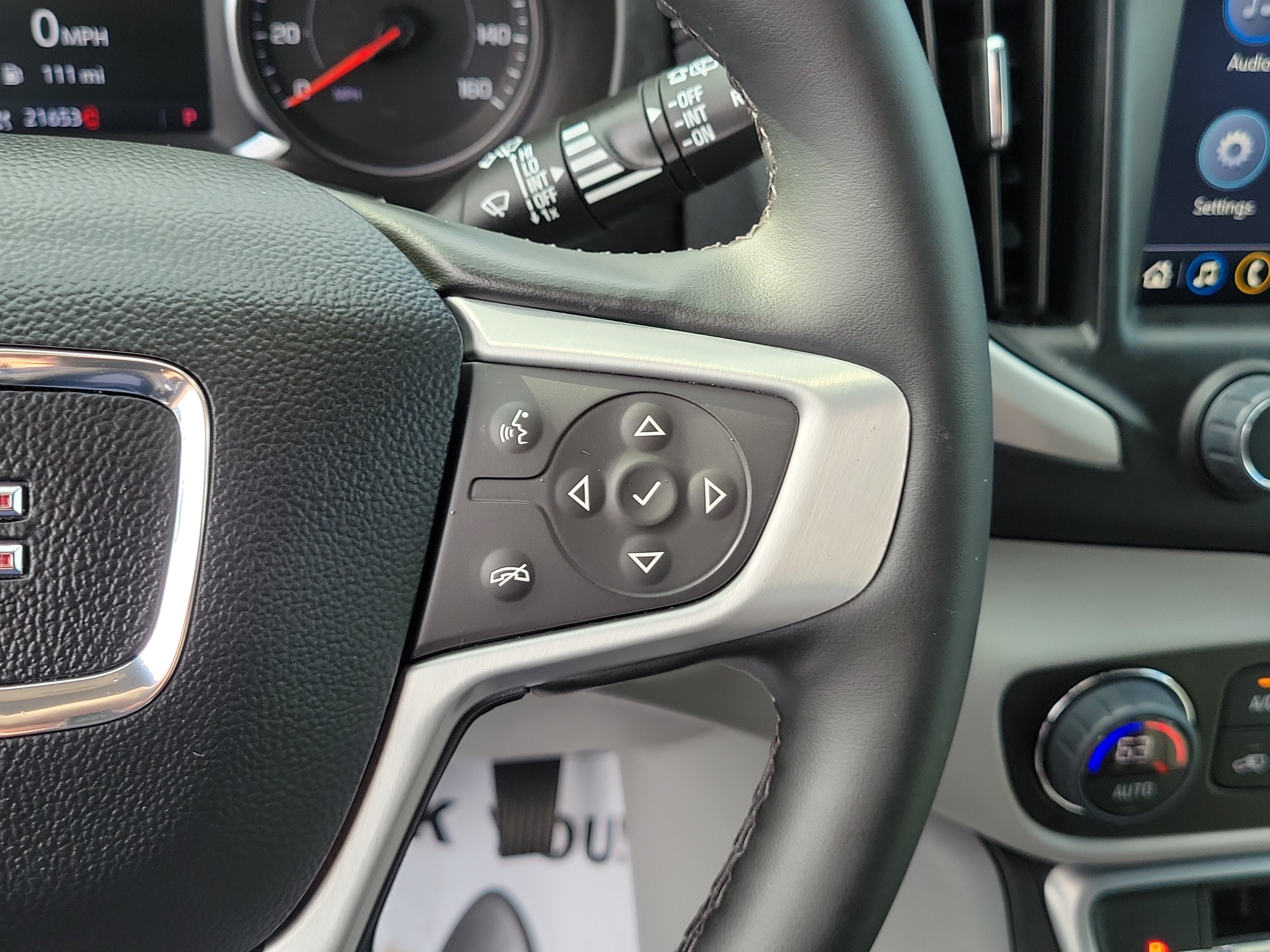 Used 2024 GMC Terrain SLT AWD/4WD image 24