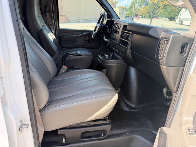 Used 2015 Chevrolet Express 2500 RWD image 9