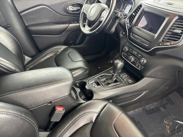 Used 2019 Jeep Cherokee Latitude Plus AWD/4WD image 23