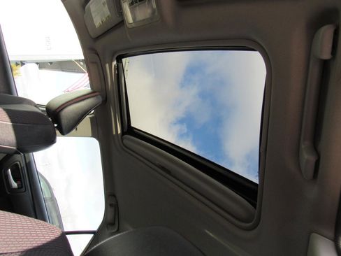 Used 2017 Toyota Camry SE w/ Moonroof Package image 20