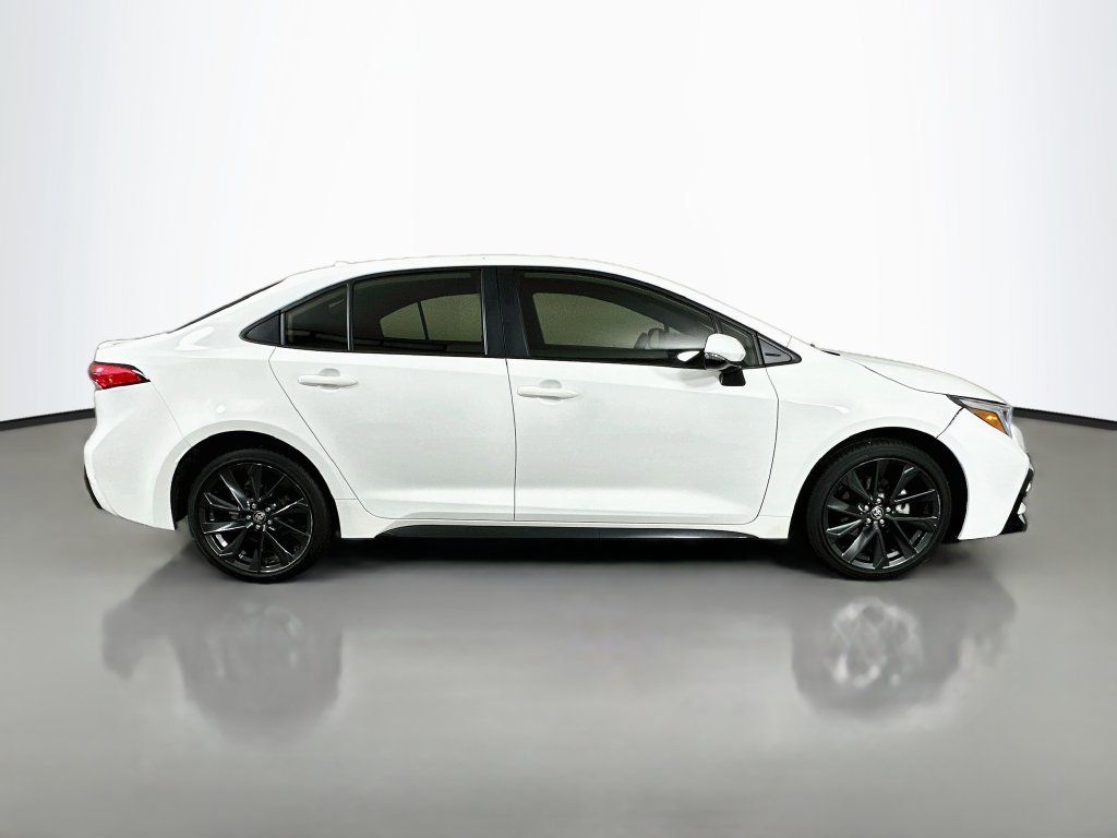 Certified 2026 Toyota Corolla SE FWD image 4