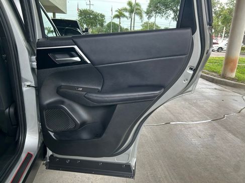 Used 2024 Mitsubishi Outlander SE FWD image 32