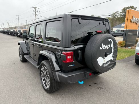 Used 2023 Jeep Wrangler Sahara w/ Cold Weather Group image 5