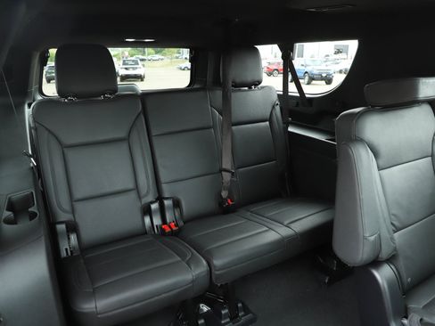 Used 2025 Chevrolet Suburban LT w/ Comfort Package AWD/4WD image 13