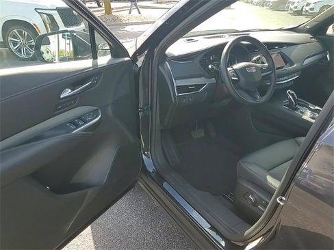 Certified 2023 Cadillac XT4 Premium Luxury image 9