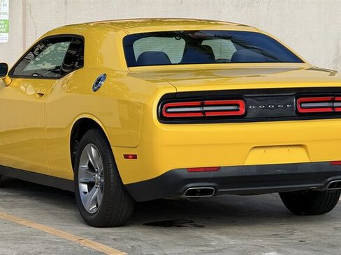Used 2017 Dodge Challenger SXT RWD image 6