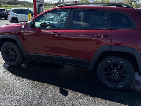 Used 2021 Jeep Cherokee Trailhawk AWD/4WD image 4