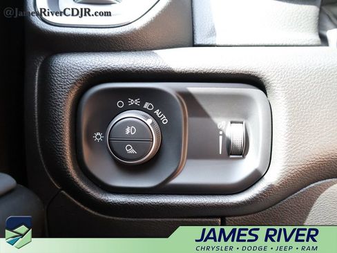 Used 2025 RAM 1500 Big Horn AWD/4WD image 30