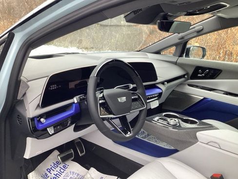 New 2026 Cadillac Optiq Sport 2 image 18