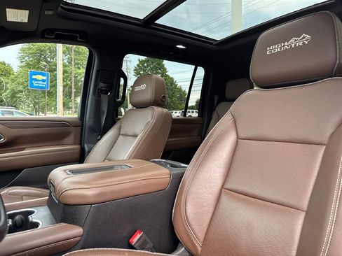 Used 2023 Chevrolet Suburban High Country w/ Premium Package 2 AWD/4WD image 5