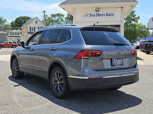 Used 2022 Volkswagen Tiguan SE w/ Panoramic Sunroof Package AWD/4WD image 5