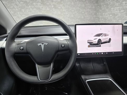Used 2023 Tesla Model Y Long Range image 18