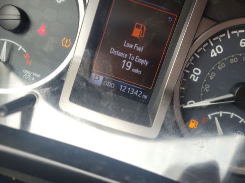 Used 2018 Toyota Tacoma SR5 image 29