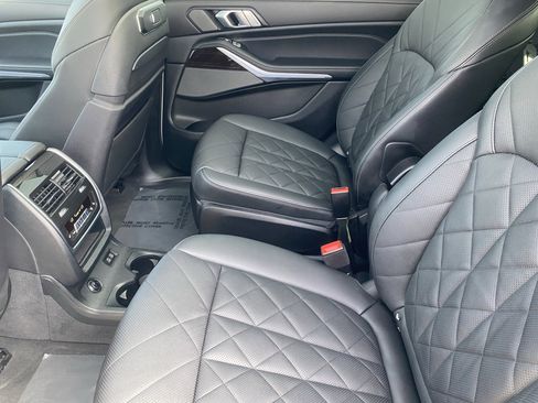 Used 2023 BMW X7 xDrive40i w/ M Sport Package image 17