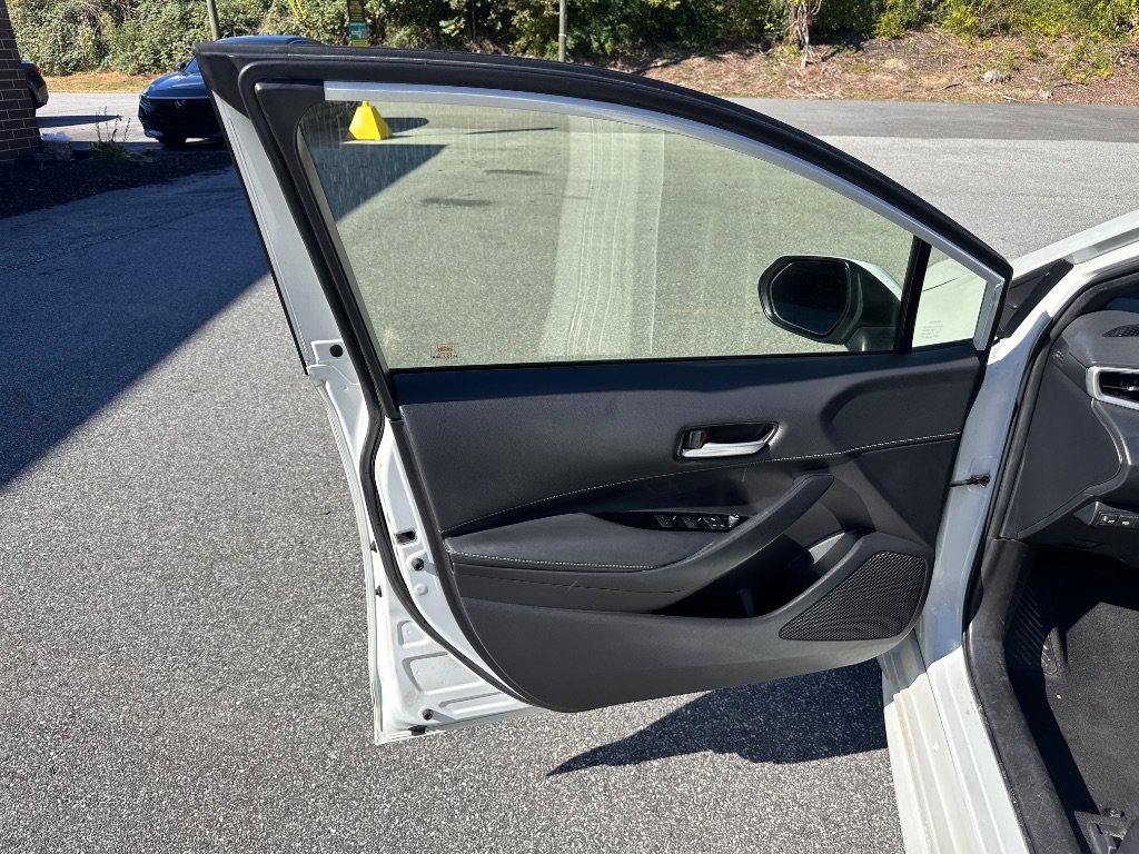 Used 2021 Toyota Corolla SE w/ Carpet Mat Package (TMS) FWD image 9
