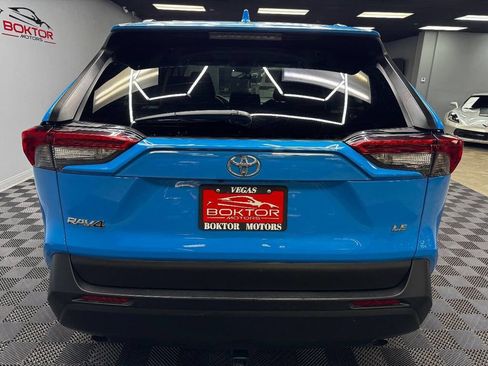 Used 2020 Toyota RAV4 LE FWD image 12