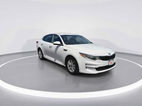 Used 2017 Kia Optima LX FWD image 2