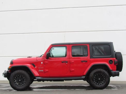 Used 2018 Jeep Wrangler Unlimited Sahara w/ Uconnect 4C Nav & Sound Group AWD/4WD image 4