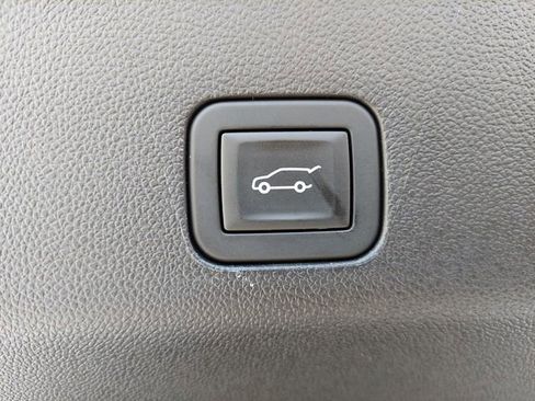 Used 2025 Chevrolet Tahoe High Country image 45