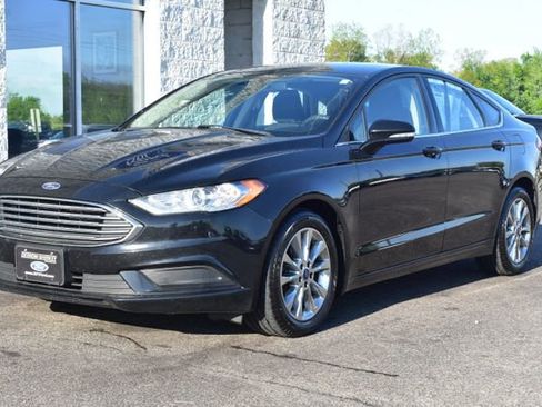 Used 2017 Ford Fusion SE w/ Fusion SE Technology Package FWD image 12