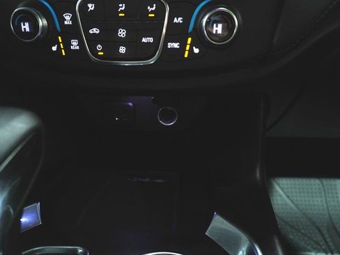 Used 2023 Chevrolet Traverse LT image 22