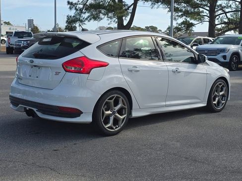 Used 2018 Ford Focus ST image 3