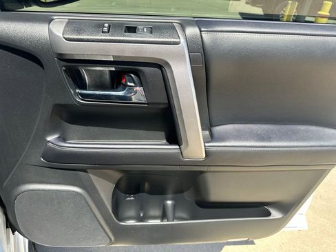 Used 2022 Toyota 4Runner TRD Sport AWD/4WD image 32