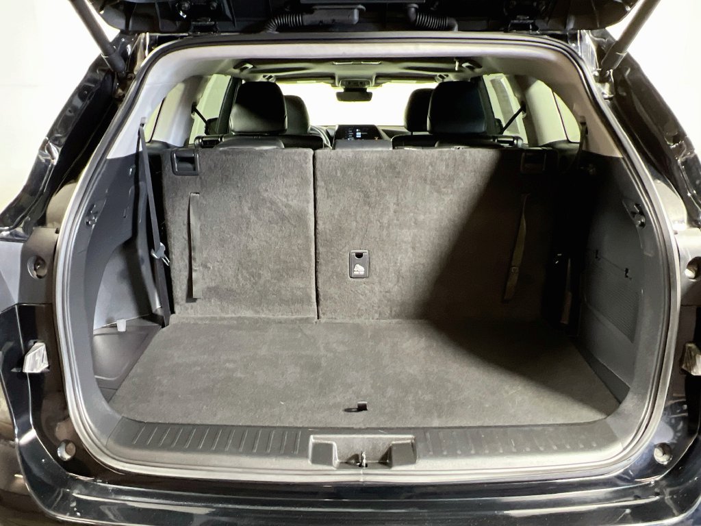 Used 2025 Toyota Highlander XLE AWD/4WD image 23