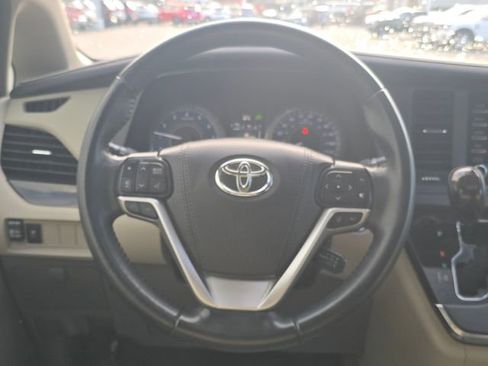 Used 2019 Toyota Sienna XLE Premium image 14
