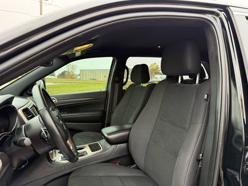 Used 2017 Jeep Grand Cherokee Laredo w/ Quick Order Package 23E image 14