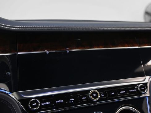 Used 2024 Bentley Continental GT image 61