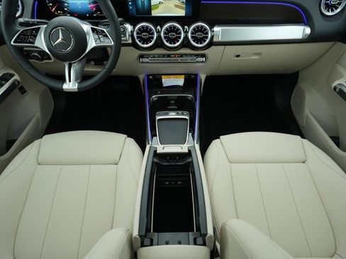 Used 2026 Mercedes-Benz GLB 250 4MATIC image 29
