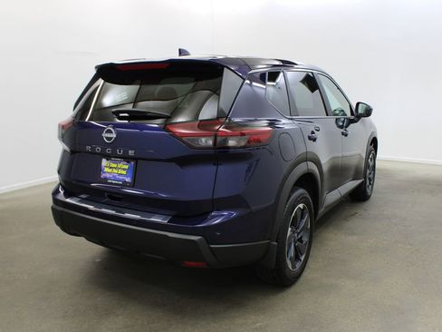 Used 2026 Nissan Rogue SV FWD image 5