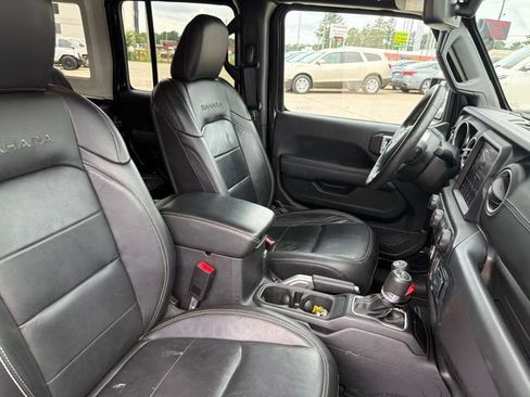 Used 2019 Jeep Wrangler Unlimited Sahara AWD/4WD image 17
