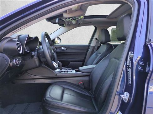 Used 2021 Alfa Romeo Giulia Ti w/ Nero Edizione image 17