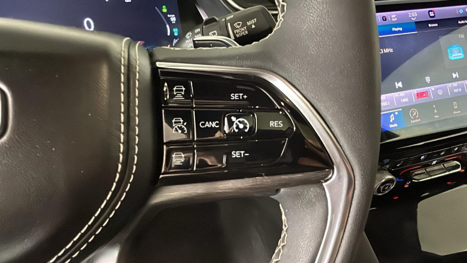 Used 2023 Jeep Grand Cherokee Overland AWD/4WD image 20