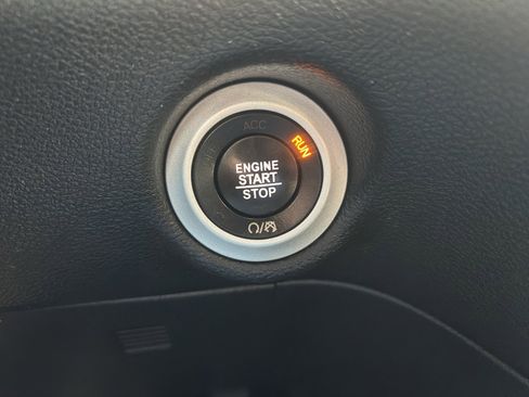 Used 2018 Chrysler Pacifica Touring-L w/ Premium Audio Group image 19