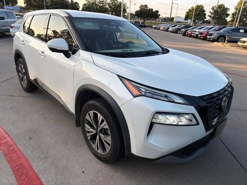 Used 2021 Nissan Rogue SV FWD image 3