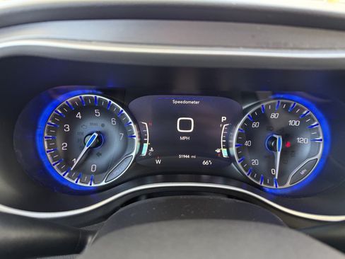 Used 2024 Chrysler Pacifica Touring-L FWD image 24