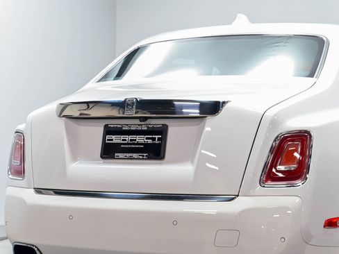 Used 2022 Rolls-Royce Phantom Sedan w/ The Phantom Package RWD image 99