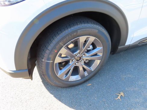 New 2026 Ford Explorer Active w/ Active Comfort Package image 7