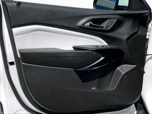 Used 2024 Chevrolet Trax LT w/ LT Convenience Package FWD image 22