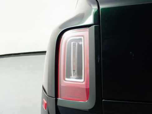 Used 2023 Rolls-Royce Cullinan w/ Cullinan Package image 14