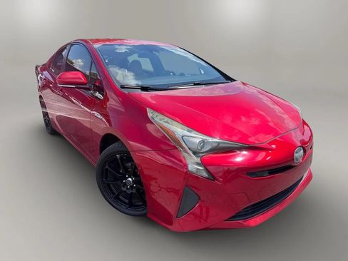 Used 2017 Toyota Prius Two w/ Prius Two Safety Plus Package FWD image 2