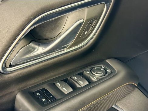 Used 2024 GMC Yukon XL AT4 w/ Technology Package image 18