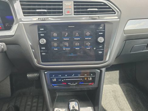 Used 2022 Volkswagen Tiguan SE AWD/4WD image 20