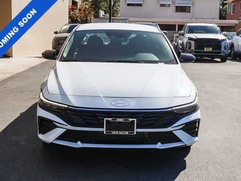 Used 2025 Hyundai Elantra SEL FWD image 2