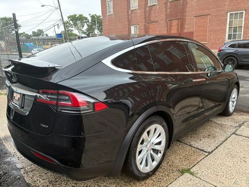 Used 2018 Tesla Model X 75D AWD/4WD image 8