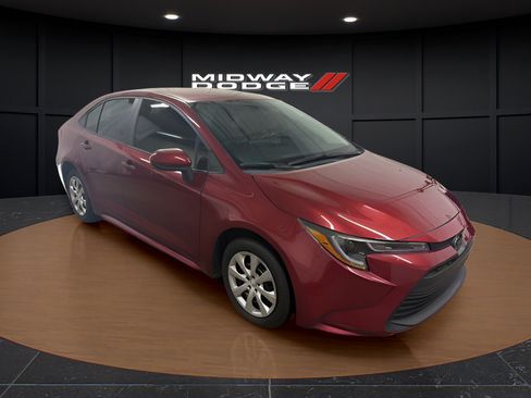 Used 2025 Toyota Corolla LE w/ Convenience Package FWD image 1