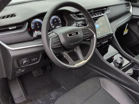 New 2025 Jeep Grand Cherokee L Altitude image 10